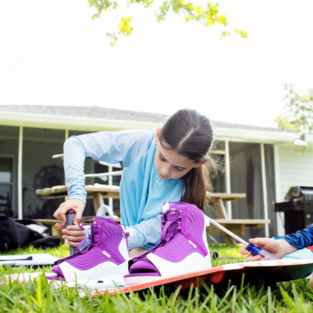 2026 Ronix August Girl's Wakeboard Boots product video highlighting the open-toe versatility and kid-specific Mainframe chassis.