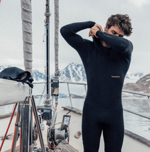 Load image into Gallery viewer, 2024 Manera ALT 5.4.3 Wetsuit - Wakesports Unlimited | Action Shot
